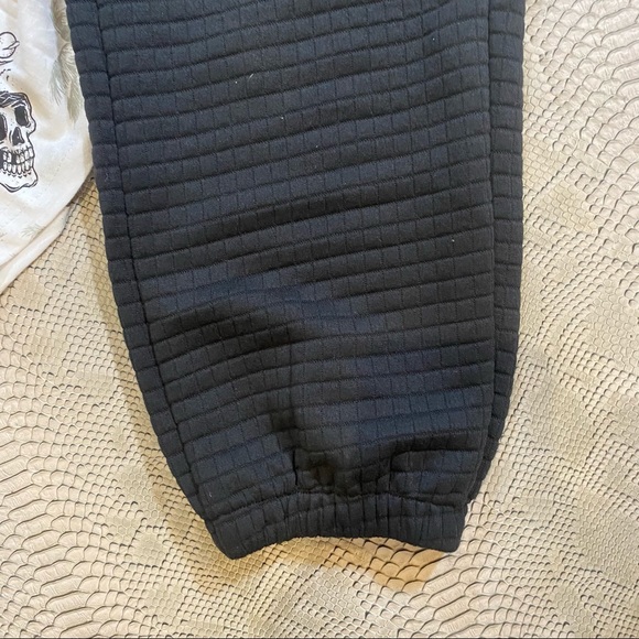 Black quilted high waisted cargo style joggers - Picture 12 of 16